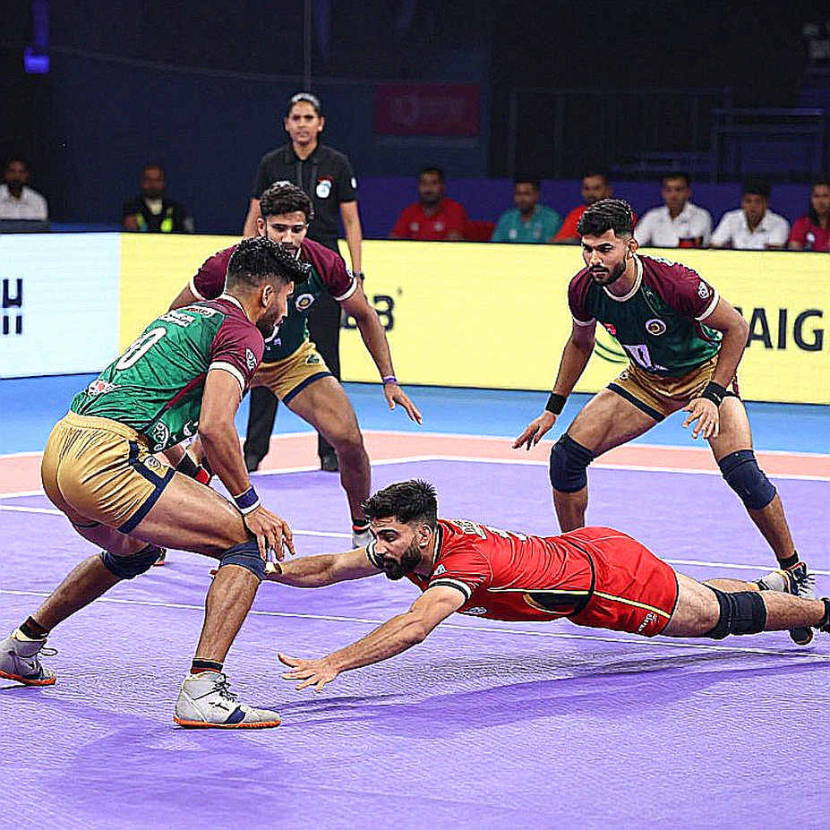 কাবাড্ডির ছয় নম্বর লেন: মিরাবাই চানুর রুপা যেখানে ভারতের পদক-গল্পকে চেপে ধরে আছে
